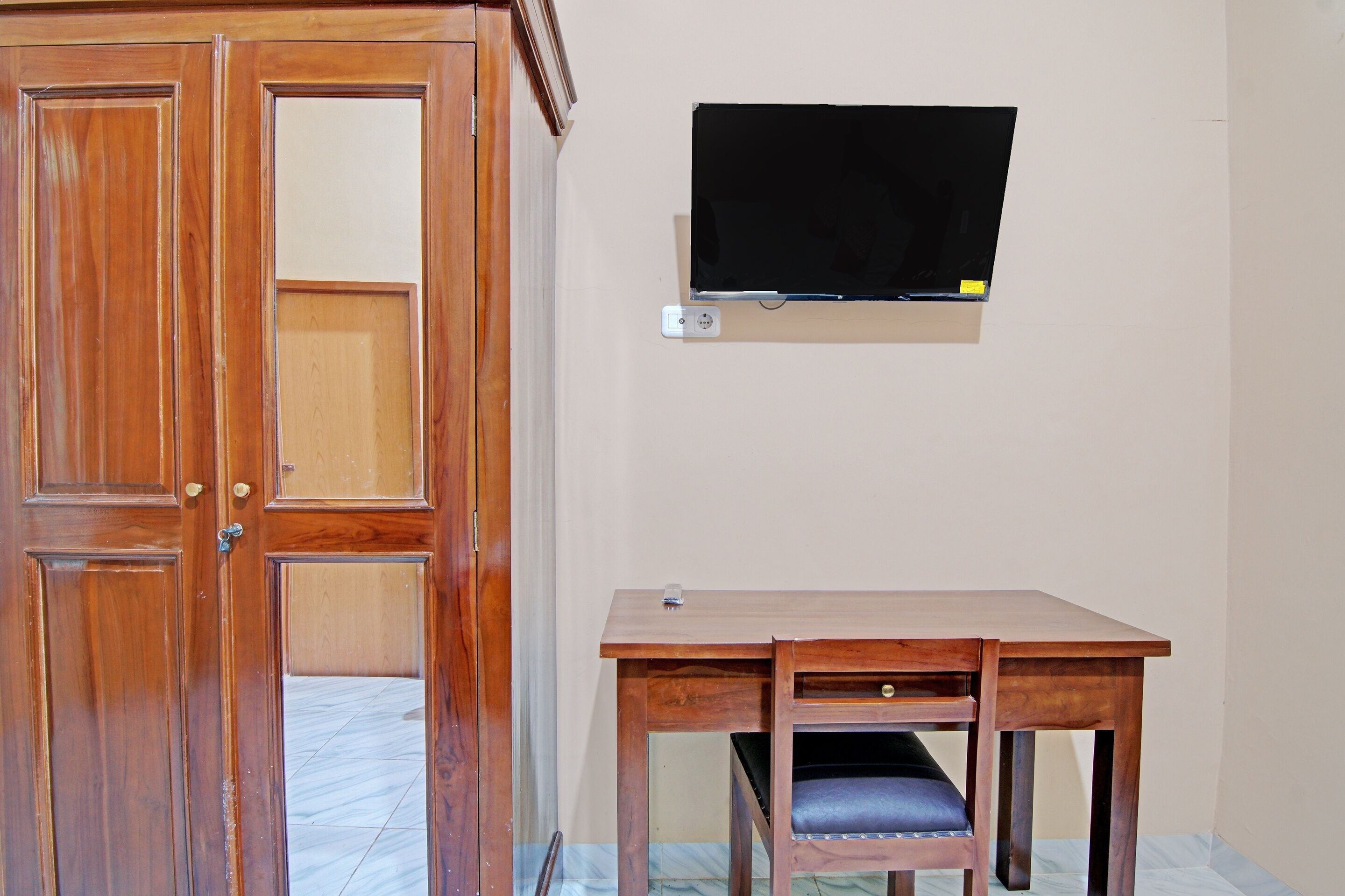 deluxe double room | bed sheets