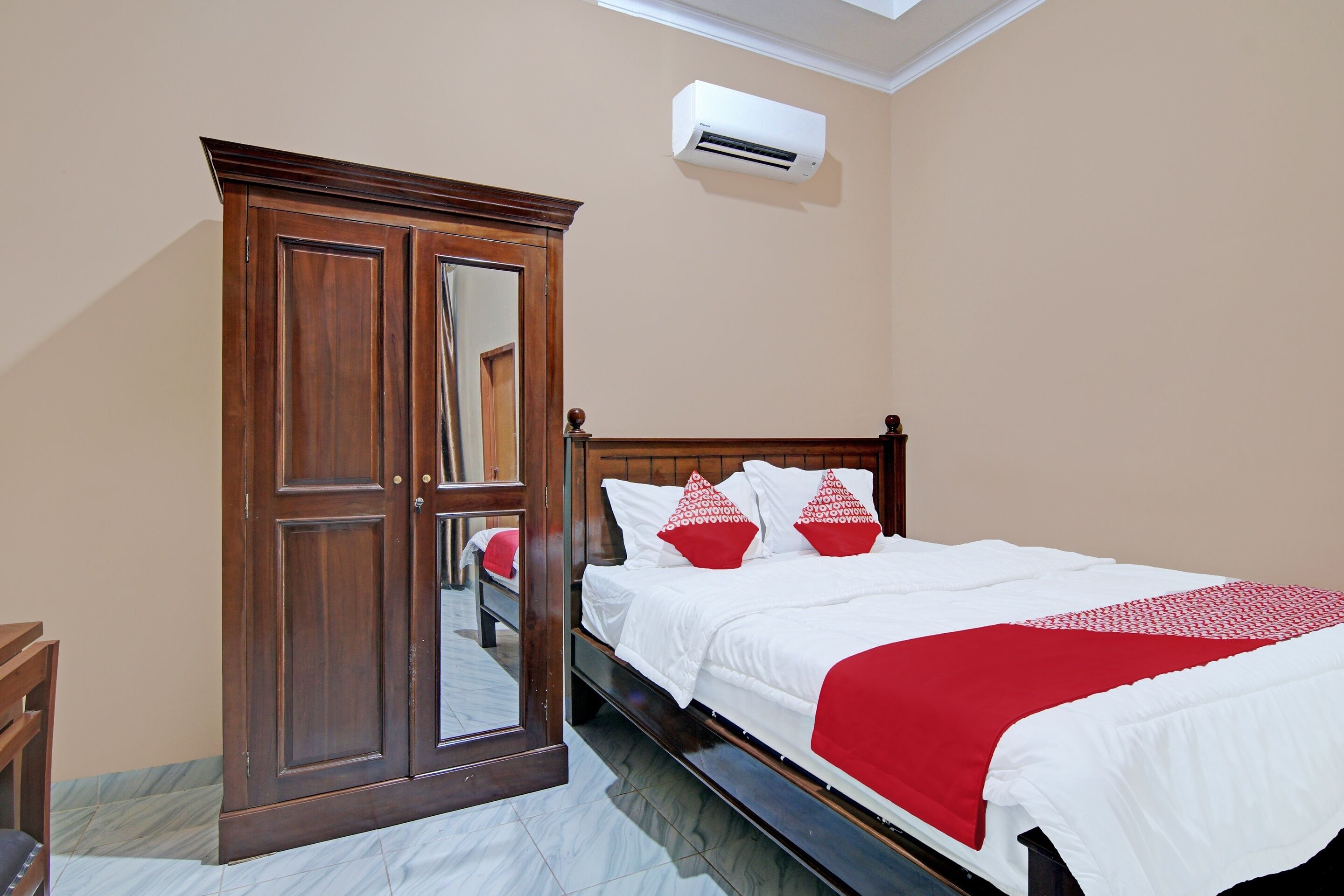 deluxe double room | bed sheets