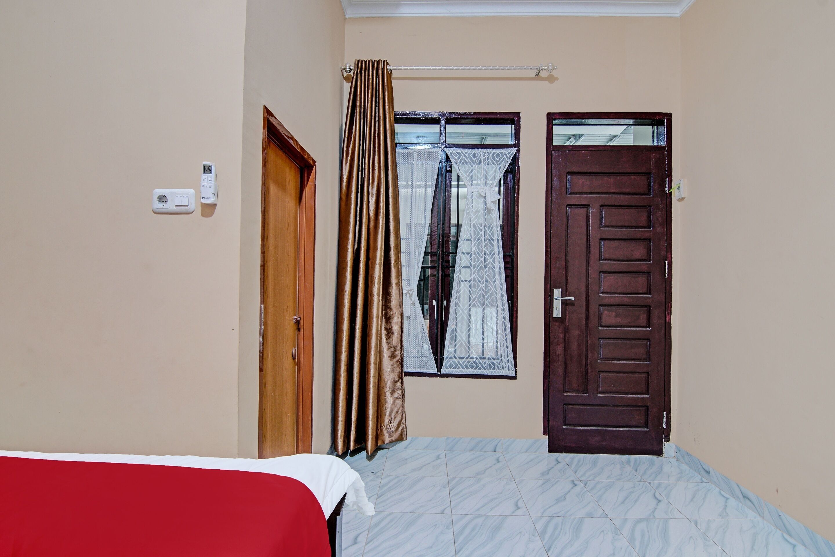 deluxe double room | bed sheets