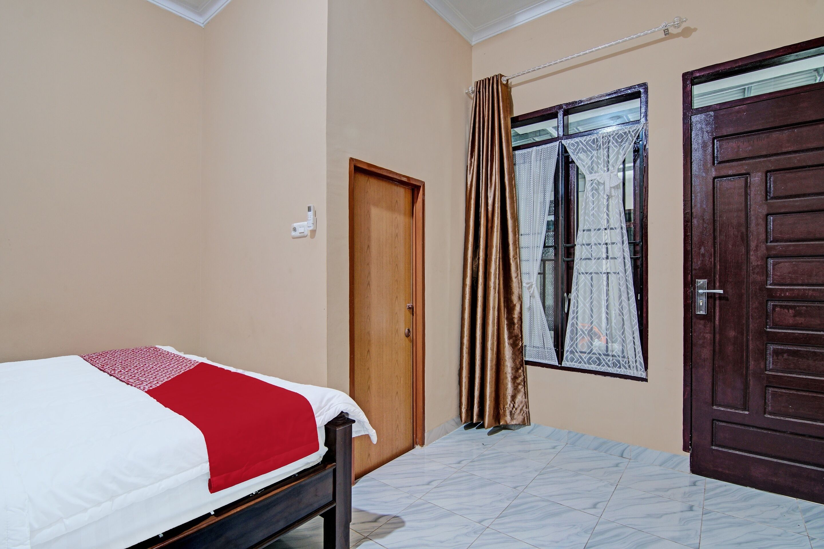deluxe double room | bed sheets