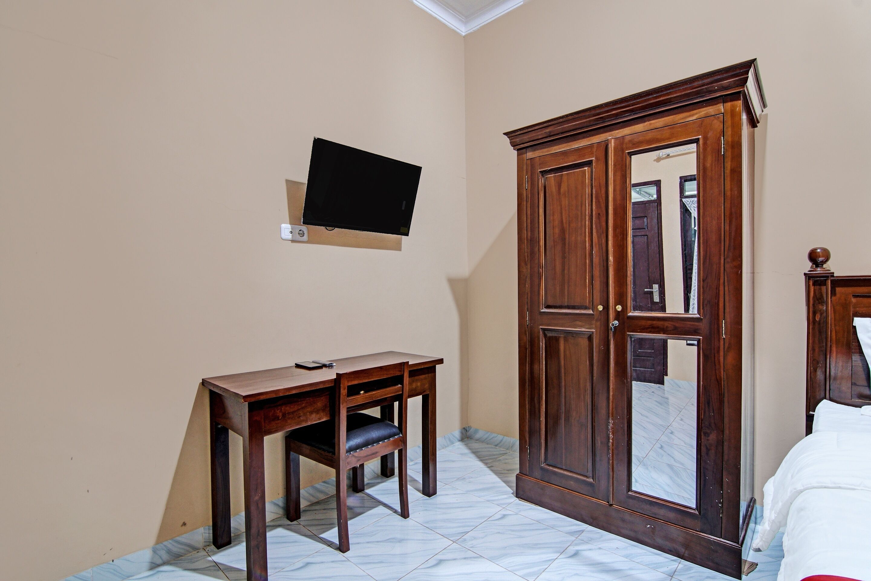 deluxe double room | bed sheets