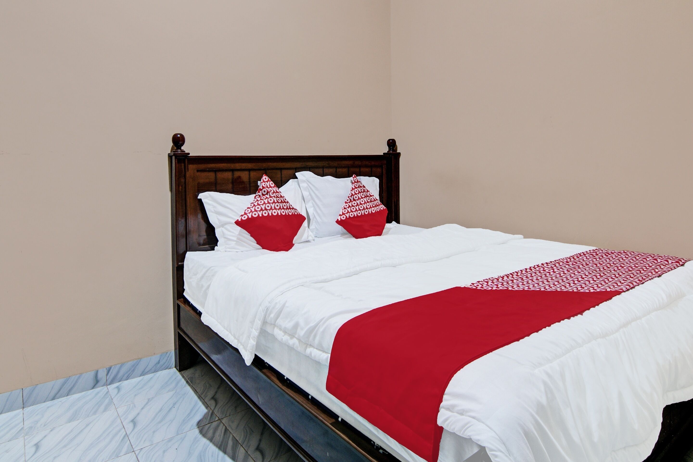 deluxe double room | bed sheets