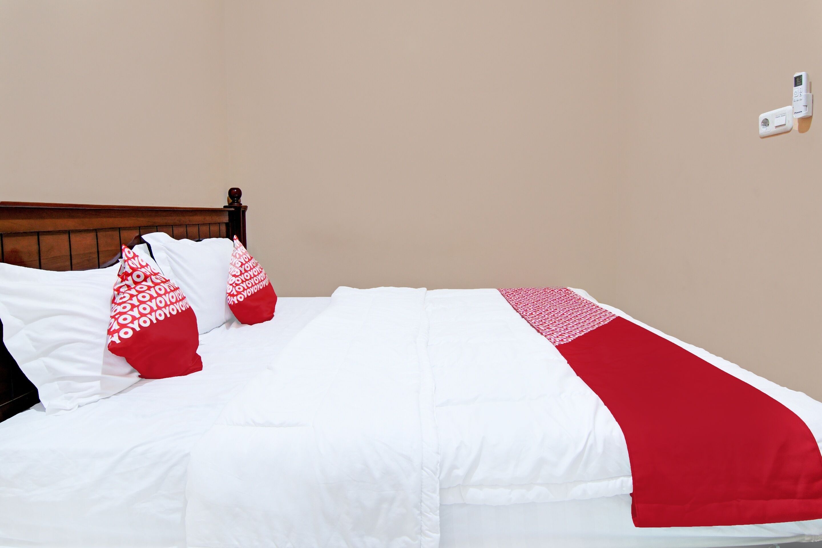 deluxe double room | bed sheets