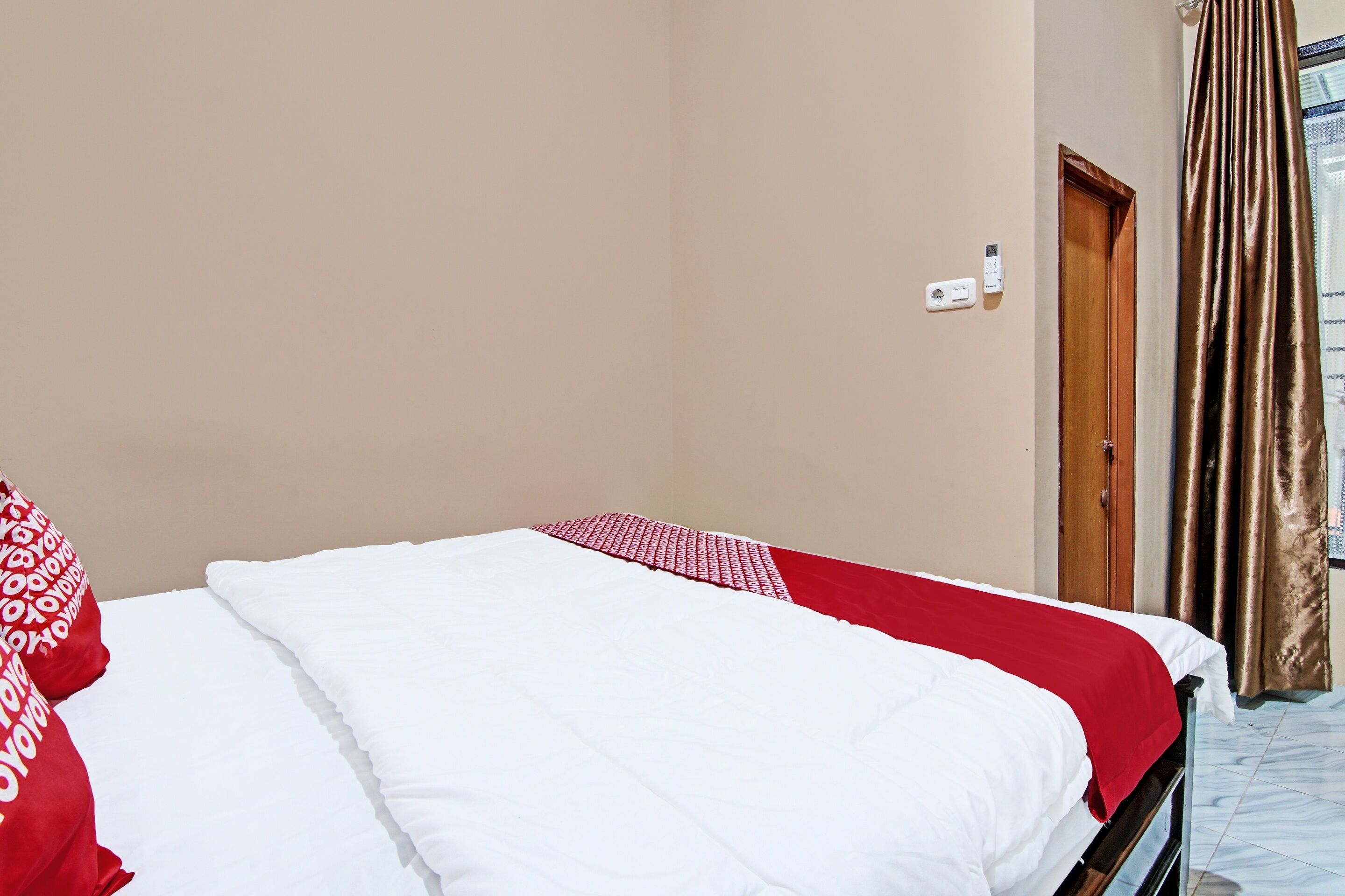 deluxe double room | bed sheets