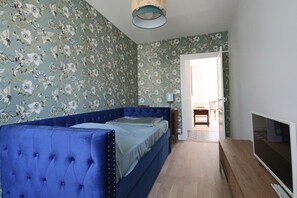3 slaapkamers, een strijkplank/strijkijzer, reisbedje, gratis wifi