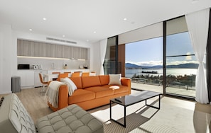 Flat-screen TV - Lake View Suites Jindabyne (Jindabyne)