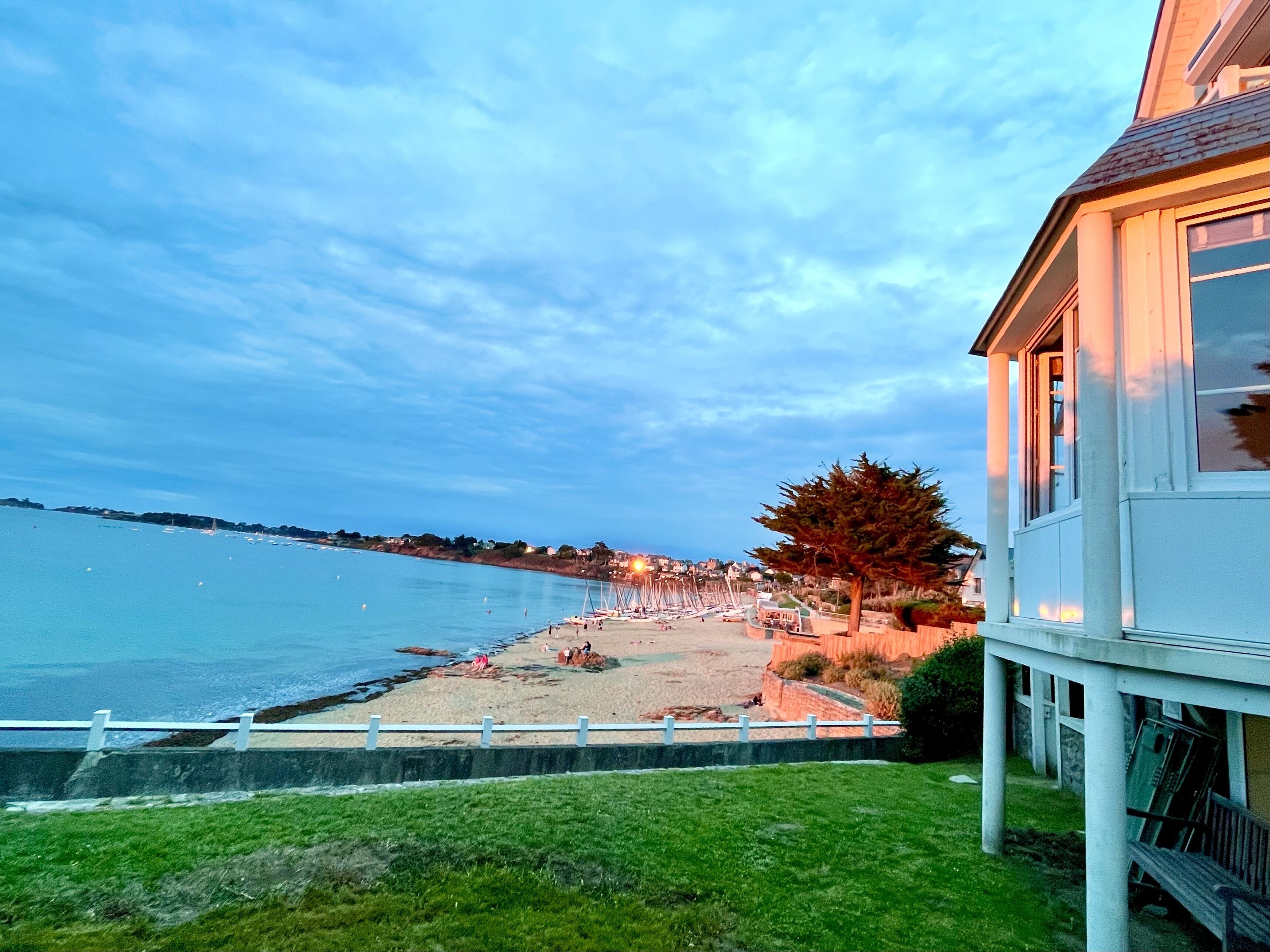 Plage, chaises longues