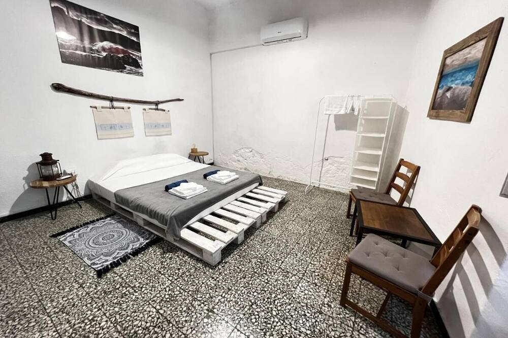 House for 12 with 4 bedrooms and 3 bathrooms