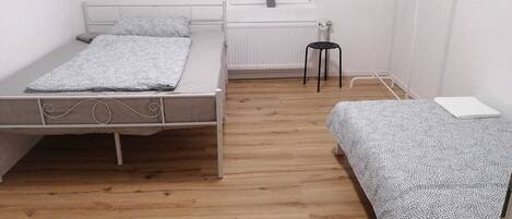 2 bedrooms, desk, travel cot, free WiFi