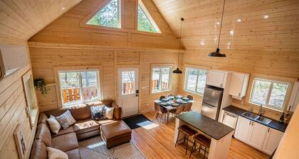 Akira Lodge - Alpha Mountain Lodging + Sauna