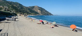 Three Steps from the Sea with Free Parking