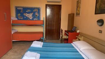 1 camera, una scrivania, ferro/asse da stiro, Wi-Fi gratuito