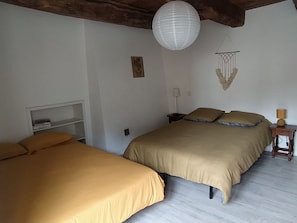 2 bedrooms, iron/ironing board, travel cot, bed sheets - Maison de Campagne au Pied D'un Bois (BROONS)