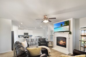 Living area - Experience Luxury and Serenity at our Exquisite Airbnb Retreat (Dallas)