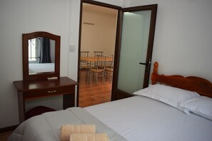 2 chambres, coffres-forts dans les chambres, bureau, Wi-Fi gratuit