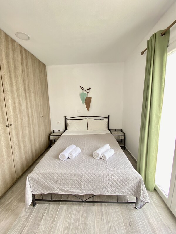 Sea Sound Villa At Perivolos Santorini - Santorini