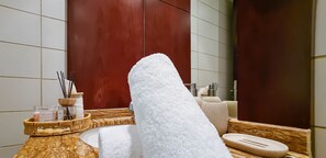 Luxury Apartment | Bilik Mandi