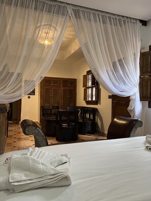 Seprai antialergi, selimut bulu angsa, dan tempat tidur Select Comfort