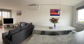 Smart TV, books - Sea-side holiday home with balcony views to the sea (Hunstanton)