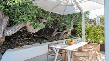 Deluxe Room | Terrace/patio