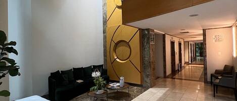 基础公寓 | 大堂