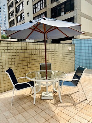 Basic Apartment | Outdoor dining