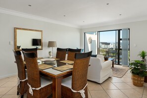 Exclusive-Apartment | Essbereich im Zimmer