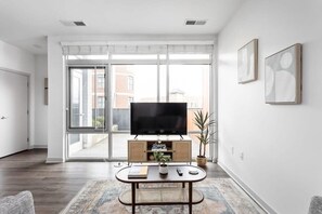 TV, Netflix, Hulu, streaming services