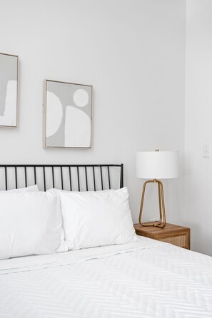 1 bedroom, iron/ironing board, WiFi, bed sheets - CozySuites I Trendy 1BR, Bottleworks Indy #2 (Indianapolis)