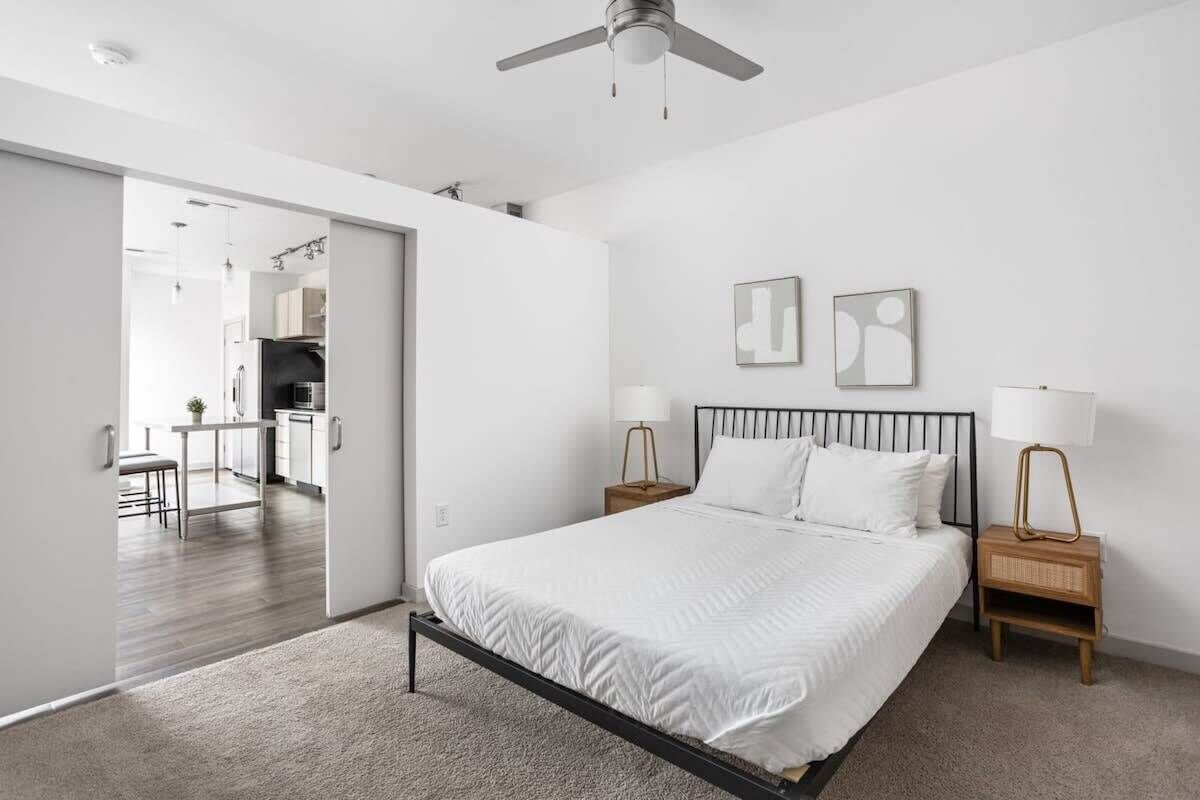 1 habitación, tabla de planchar con plancha, wifi y ropa de cama 