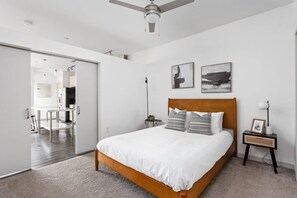 1 habitación, tabla de planchar con plancha, wifi y ropa de cama 