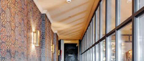 المنشأة من الداخل