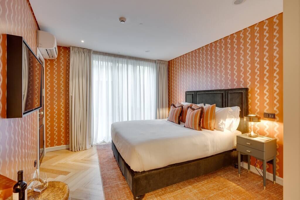 1 habitación, tabla de planchar con plancha, wifi y ropa de cama 