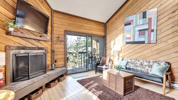 Smart TV, fireplace