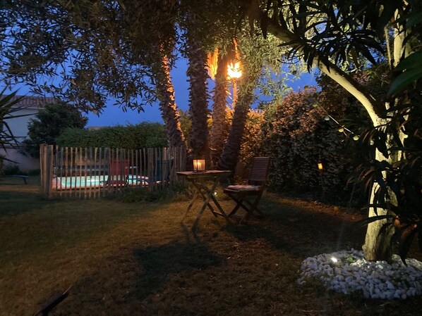 Property grounds - Villa Avec Piscine Chauffée et Jardin de Plein Pied (valergues)