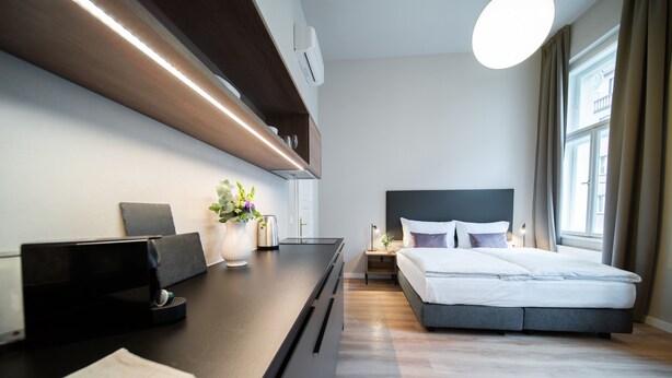Studio Suite | Soundproofing, iron/ironing board, free cots/infant beds, free WiFi - Karl BY ZEITRAUM (Prague)