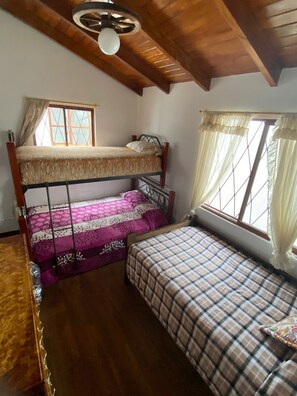 3 bedrooms, Internet - 35 minutes from Quito airport country house in Pintag (Pintag)