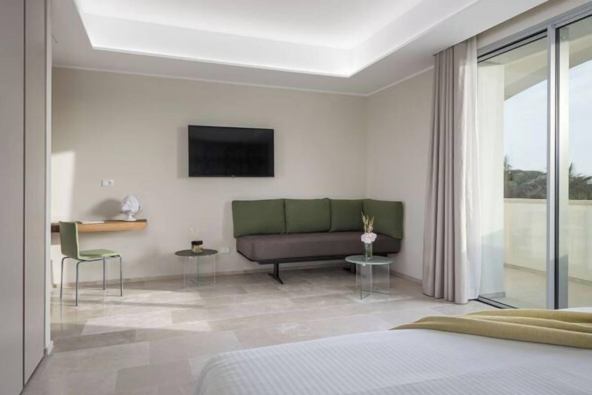 In-room safe, desk, soundproofing, free WiFi