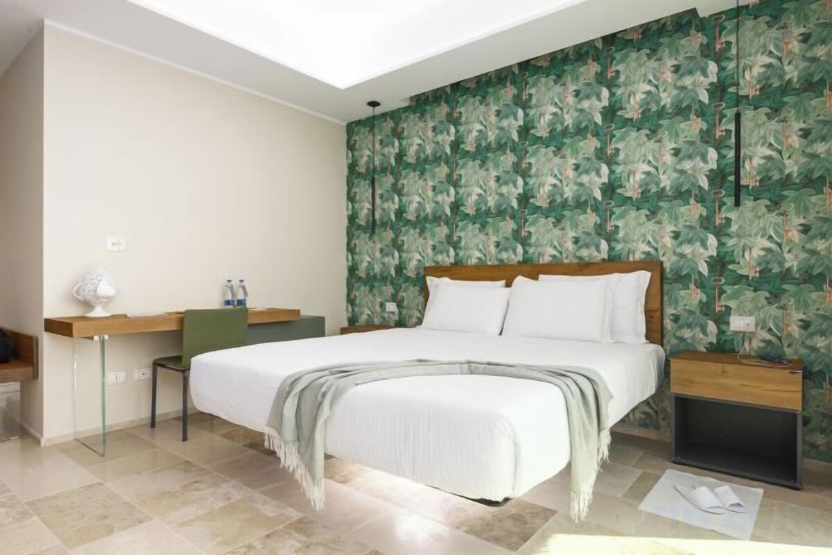 In-room safe, desk, soundproofing, WiFi (free)