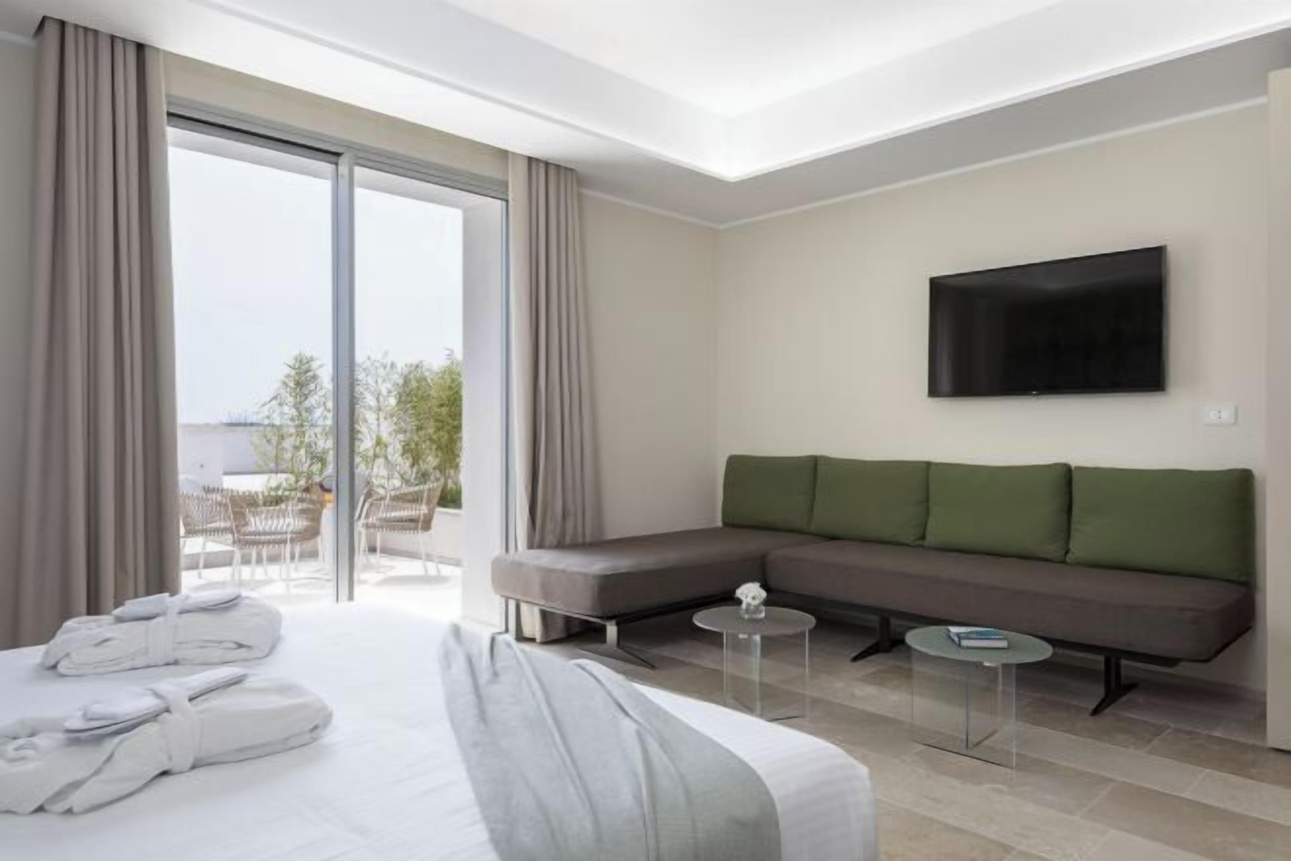 In-room safe, desk, soundproofing, free WiFi
