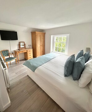 13 bedrooms, iron/ironing board, WiFi, bed sheets - The Beeches (Brislington)