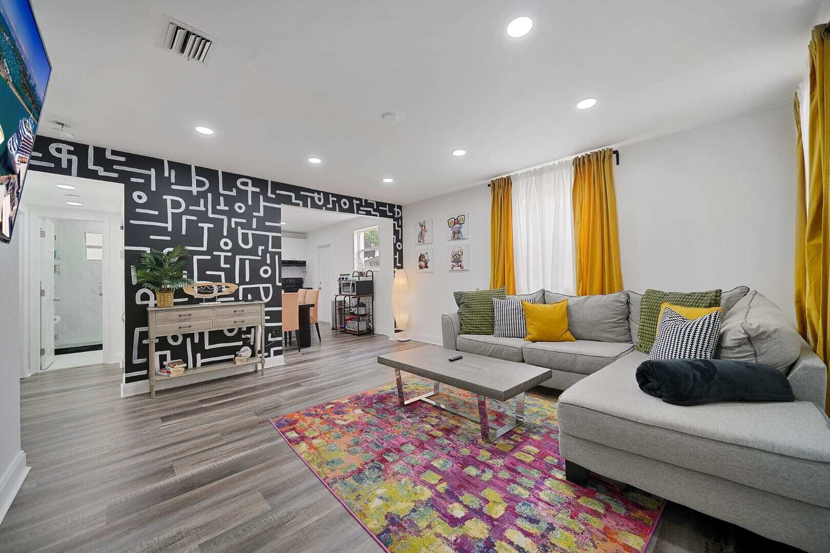 Vacay Spot Wynwood comfy Hub #1 BBQ Patio Decor