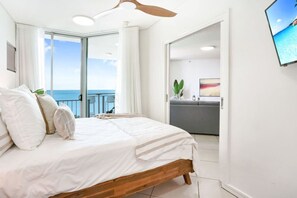 Unclassified image, 5 of 17, button - Luxury Waterfront Apartment with Stunning Ocean Views in the Heart of Cairns (Cairns)