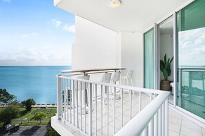 Property grounds - Luxury Waterfront Condo with Stunning Ocean Views in the Heart of Cairns (Cairns City)