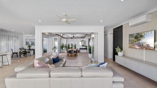 Pura Villa - Luxury Pavilion-Style Home with Private Pool in Palm Cove