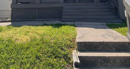 Rolston 2, Two Bedroom Unit near Xavier, Downtown
