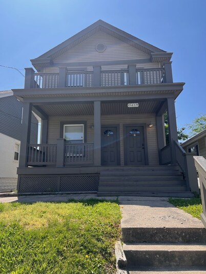 Rolston 2, Two Bedroom Unit near Xavier, Downtown