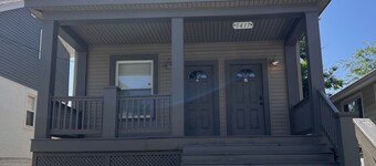 Rolston 2, Two Bedroom Unit near Xavier, Downtown