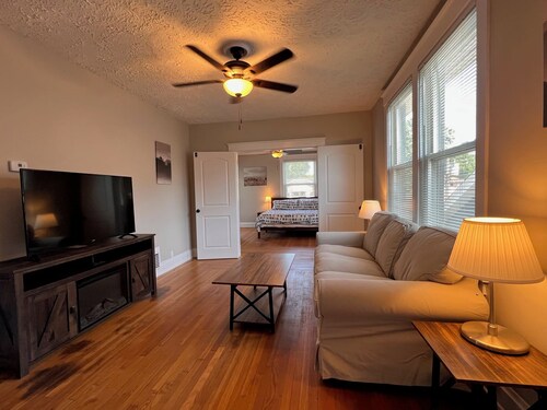 Rolston 2, Two Bedroom Unit near Xavier, Downtown