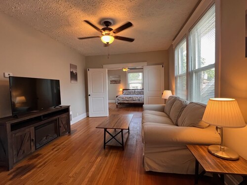 Rolston 2, Two Bedroom Unit near Xavier, Downtown